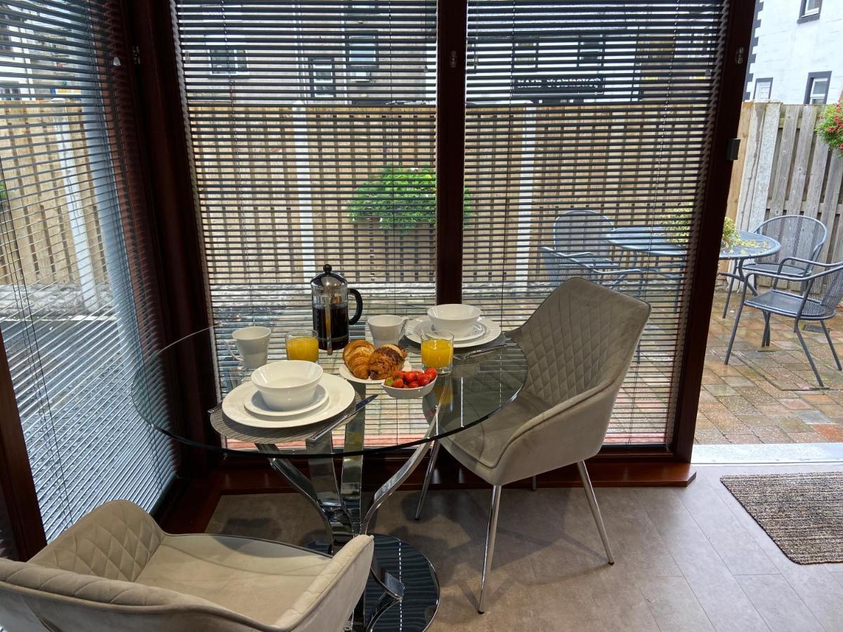 The Courtyard Apartment Brampton  Exteriör bild